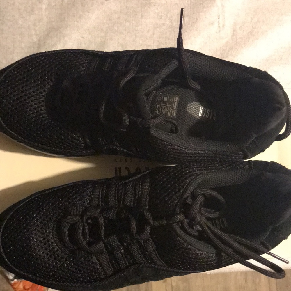 BLOCH dance shoes, all black size 9. Never worn - excellent condition!